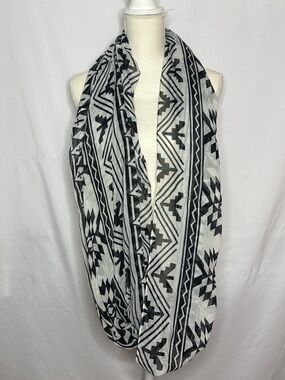Y2K Charlotte Russe Black & White Aztec Infinity Scarf - Women Accessories